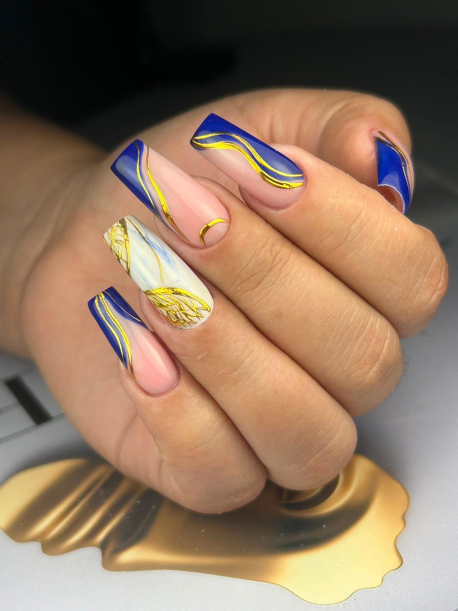 Manicura nude elegante